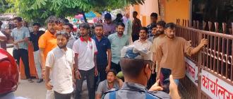 परीक्षाको प्रवेशपत्र वितरणमा ढिलाइ गरिएपछि विवाद, विद्यार्थी आक्रोशित
