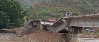 निर्माण पुरा नहुँदै भत्कियो तामाकोशीको पुल 