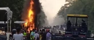 बेलबारी ८ मा निर्माणधीन एसियन हाइवेको कालोपत्रे गर्ने क्रममा प्राइमरको गाडीमा आगलागी