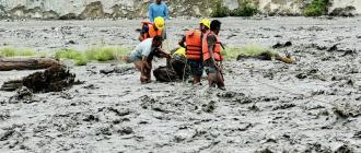 ठूलीभेरी नदीमा फसेका ४ जनाको सकुशल उद्धार