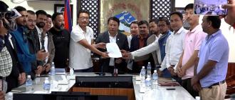 शिक्षा विधेयकप्रति विद्यार्थीहरुको असन्तुष्टि, कार्यबाहक प्रधानमन्त्री सिंहलाई ज्ञापन