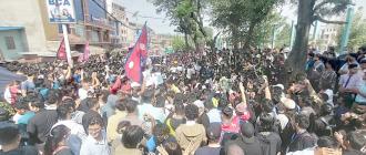 राष्ट्रिय झण्डा बोकेर सडकमा ओर्लिए : जेनजी युवाहरू