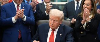 अमेरिकामा ४३ दिने सरकार बन्द अवधि सकियो, राष्ट्रपति ट्रम्पले गरे बजेट स्वीकृत अमेरिकामा ४३ दिने सरकार बन्द अवधि सकियो, राष्ट्रपति ट्रम्पले गरे बजेट स्वीकृत