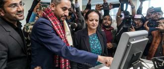 सञ्चारमन्त्री खरेलद्वारा सवारी चालक अनुमतिको छपाई शुभारम्भ सञ्चारमन्त्री खरेलद्वारा सवारी चालक अनुमतिको छपाई शुभारम्भ