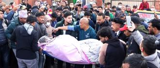 अनसनरत डा. निकोलसको स्वास्थ्यमा समस्या देखिएपछि वीर अस्पताल लगियो अनसनरत डा. निकोलसको स्वास्थ्यमा समस्या देखिएपछि वीर अस्पताल लगियो