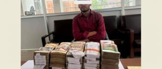 स्रोत नखुलेको ४० लाख रुपैयाँसहित १ जना पक्राउ स्रोत नखुलेको ४० लाख रुपैयाँसहित १ जना पक्राउ