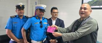 मुख्यमन्त्री शाह ट्राफिक प्रहरीको कारबाहीमा, निवासमै पुगेर ट्राफिकले काट्यो चिट मुख्यमन्त्री शाह ट्राफिक प्रहरीको कारबाहीमा, निवासमै पुगेर ट्राफिकले काट्यो चिट
