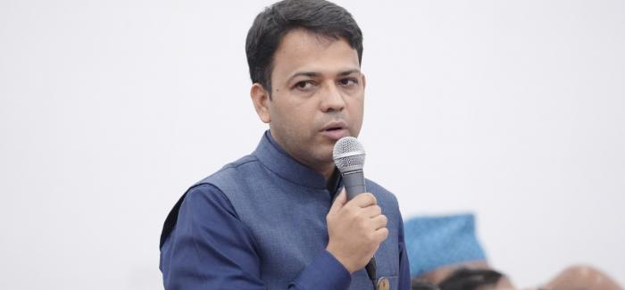 सांसद आचार्यले भने- 'सरूवा-बढुवामा भनसुन नगर्दा दशैँमा आफन्तले श्राप दिने डर भयो, सरापबाट बचाइदिनुपर्यो सरकार ' सांसद आचार्यले भने- 'सरूवा-बढुवामा भनसुन नगर्दा दशैँमा आफन्तले श्राप दिने डर भयो, सरापबाट बचाइदिनुपर्यो सरकार '