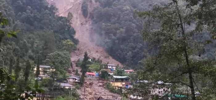 सिक्किमको रिम्बीमा भीषण पहिरो, ३० भन्दा बढी घर प्रभावित सिक्किमको रिम्बीमा भीषण पहिरो, ३० भन्दा बढी घर प्रभावित