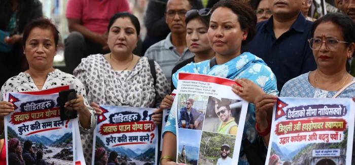 त्रिशूली–३ बी का बेपत्ताको खोजी गर्न माग गर्दै माइतीघरमा प्रदर्शन त्रिशूली–३ बी का बेपत्ताको खोजी गर्न माग गर्दै माइतीघरमा प्रदर्शन