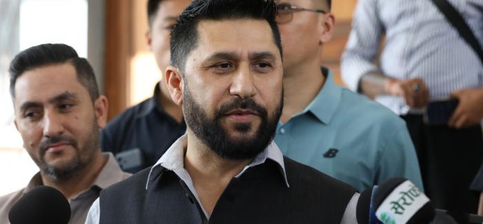 सर्वदलीय बैठकमा प्रधानमन्त्रीको अनुपस्थितिबारे रविले भने- ‘सरकार र पार्टीको काम बाँडफाँट गरेका छौँ’ सर्वदलीय बैठकमा प्रधानमन्त्रीको अनुपस्थितिबारे रविले भने- ‘सरकार र पार्टीको काम बाँडफाँट गरेका छौँ’