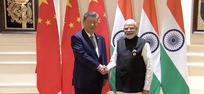 ब्रिक्स शिखर सम्मेलनमा सहभागी हुन सी चिनफिङ भारतमा ब्रिक्स शिखर सम्मेलनमा सहभागी हुन सी चिनफिङ भारतमा